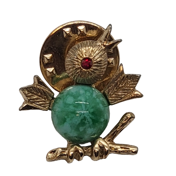 Sarah Coventry Jewelry - Vintage Sarah Coventry Baby Bird Green Agate Stone Gold Tone Red Eye Pin Brooch